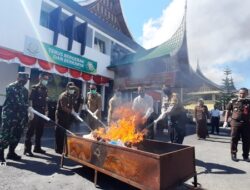 Kejari Bukittinggi Musnahkan BB Narkotika dan Alat Kosmetik Ilegal