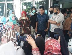 “Pak Gubernur, Pak Walikota; Anak Kami Ingin Sekolah”