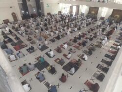 Perhatikan Protokol Kesehatan, Shalat Id di Masjid Islamic Center Padang Panjang Khidmat