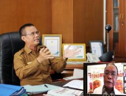 Genius Umar Terima Penghargaan Lencana Dharma Bhakti