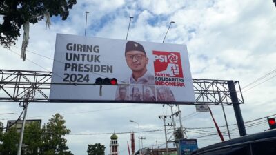 Ada Baliho Giring untuk Presiden 2024 di Simpang Pasa Pagi Padang
