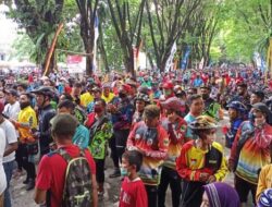 Banyak Orang Berkerumun, Walikota Padang Abai dengan Bahaya Covid-19