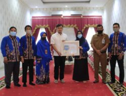 Dharmasraya Terima Penghargaan BPS   