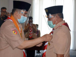 Wabup Tanah Datar Zuldafri Darma Terima Penghargaan Kwarnas Pramuka