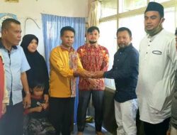Terkendala Biaya Kuliah ke Mesir, WAG Forum Kejayaan Serahkan Bantuan untuk Ahmad Zahid