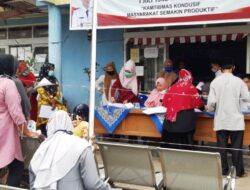 Masyarakat Terima BLT Kabupaten Tahap Dua Dan Tiga
