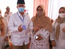 Doa Restu Istri dan Keluarga, Dampingi Nasrul Abit – Indra Catri Mendaftar ke KPU