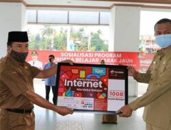 Pemerintah Bagikan Kartu Perdana Internet Merdeka Belajar