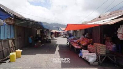 51 Petak Kios di Jalan Lingkar Pasar Padang Panjang Dibongkar