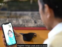 Videocall dengan Guru SMP 7 Padang, Jokowi: Jaga Semangat Belajar dan Mengajar di Masa Pandemi