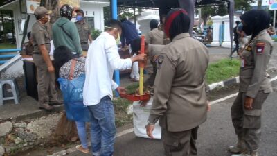 Operasi Yustisi di Padang, Sejumah Warga Disuruh Nyapu