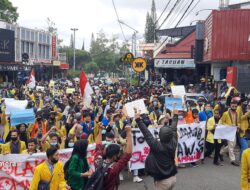 Ribuan Mahasiswa Unjuk Rasa Tolak UU Cipta Kerja, Ratusan Pelajar Diamankan Polresta Bukittinggi