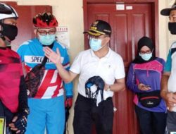 Bersepeda, Adib Alfikri Datangi  Rumah Warga 