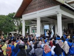 Aliansi Mahasiswa Tanah Datar Unjuk Rasa Tolak UU Cipta Kerja