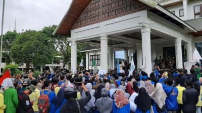 Aliansi Mahasiswa Tanah Datar Unjuk Rasa Tolak UU Cipta Kerja