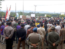 Mahasiswa Demo DPRD Dharmasraya, Tolak UU Cipta Kerja