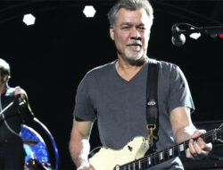 Legenda Gitaris Eddie Van Halen Meninggal Dunia
