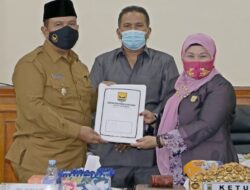 DPRD Pariaman Sampaikan Pandangan atas R-APBD Pariaman Tahun 2021