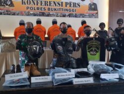 Kejari Limpahkan Berkas Salah Satu Tersangka Penganiaya TNI ke PN Bukittinggi