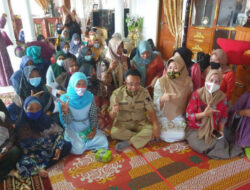 Serap Aspirasi Masyarakat Solok Selatan, Indra Catri Dikerubungi Emak-emak