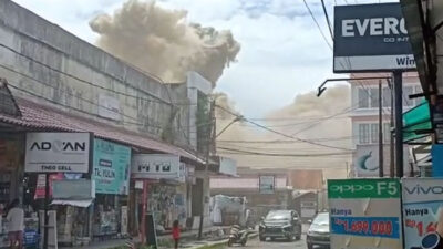 Gedung HBT Padang Hangus Terbakar