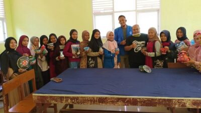 ISI Padang Panjang Beri Pelatihan Desain Gerabah bagi Siswa 