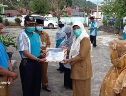 Kakankemenag Padang Panjang Beri Penghargaan “Guru Inspiratif” kepada Empat Guru