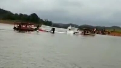 Kapal Wisata Terbalik di Waduk koto Panjang, Satu Tewas