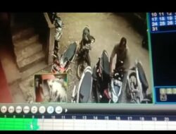 Terekam di CCTV, Pria Gasak Motor Jemaah Shalat Jumat di Barulak