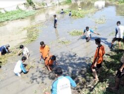 Kwarcab Pramuka 16 Kota Pariaman Bersihkan Sungai