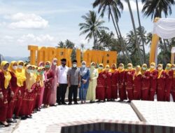 Di Tabek Laweh, Ketua PKK Ny. Retri Zuldafri dan Bupati Mohon Maaf