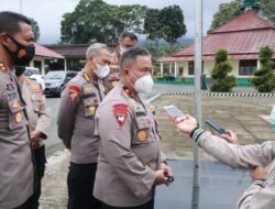 Silaturahmi ke Keluarga Korban Penembakan di Solsel, Wakapolda Sampaikan Belasungkawa