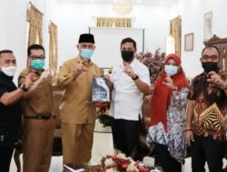 Terima KI Sumbar, Gubernur : Siapkan Reward Bagi Badan Publik Informatif