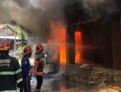 Rumah di Kampung Nias Padang Terbakar