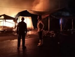 Kebakaran di Pasar Kambang, Sembilan Ruko Hangus