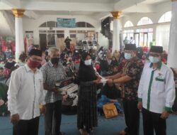 Baznas Padang Panjang Salurkan Zakat Kepada 136 Mustahiq