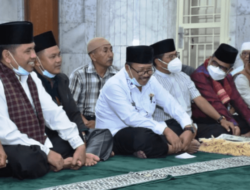 Bupati Agam Shalat Tarawih Perdana di Surau Kamba Ampek Angkek