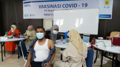 Pegawai PLN Sumbar Ikuti Vaksinasi Covid-19 Tahap II