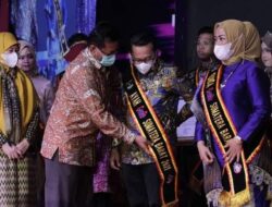 Bupati Eka Putra dan Ny. Lise Menjadi Ayah-Bunda GenRe Sumbar