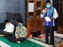Walikota Padang tak Bosan Ingatkan Jemaah Masjid Kenakan Masker