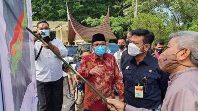 Menteri Berdatangan, Padang Ketiban Untung
