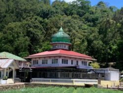 Masjid Aufu Bil Uqud, Warisan Tiga Ulama