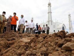 Tinjau Pantai Padang, Doni Monardo Miris Lihat Tempat Bermainnya Kala Muda Rusak oleh Abrasi