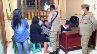 Satpol PP Padang Jaring Enam Pemandu Karaoke