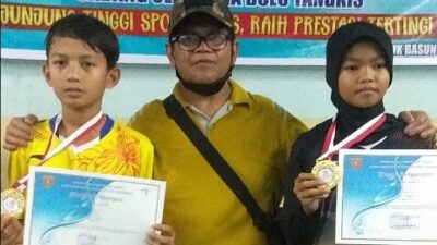 Pebulutangkis Putra Putri Ampek Angkek Gondol Emas KOSN Agam