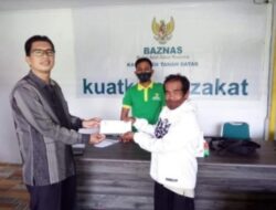 Baznas Tanah Datar Serahkan Bantuan Pada Penderita Kangker Tulang