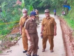Alat Berat Diterjunkan Perbaiki Jalan Terban Puncak Pato