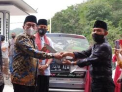 Untuk Kampung Halaman, Perantau Nagari Atar Serahkan Mobil