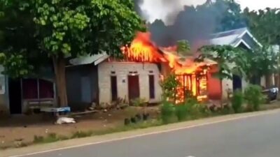 Rumah di Dharmasraya Tinggal Puing Dilalap Api
