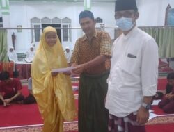 Mantap, Pengurus Masjid Albadriyah Lansano Bagikan Bantuan Lebaran